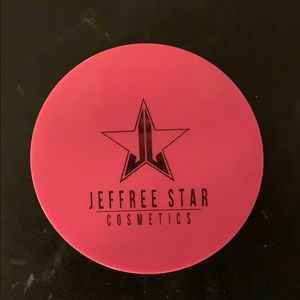 Jeffree star highlighter in Dark horse